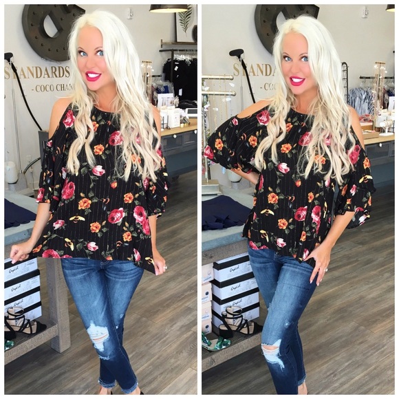 LAST 1! 💕Tiered Ruffle Cold Shoulder Top! - Picture 2 of 5